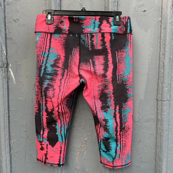 Fabletics Define Mid-Rise Crop Legging Heat Wave Print, size M - Picture 10 of 10